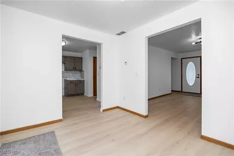 132 Warden Ave, Elyria, OH 44035 photo 8