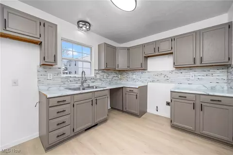 132 Warden Ave, Elyria, OH 44035 photo 11