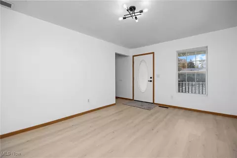 132 Warden Ave, Elyria, OH 44035 photo 3