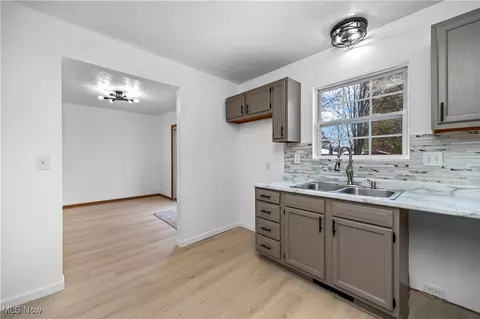 132 Warden Ave, Elyria, OH 44035 photo 14