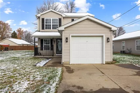 132 Warden Ave, Elyria, OH 44035