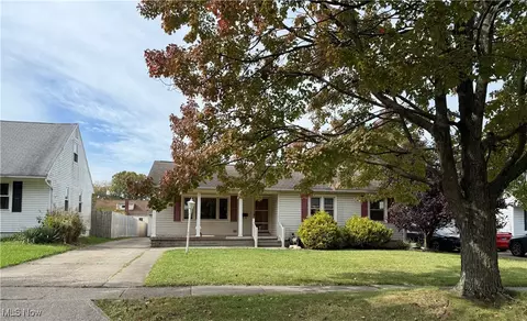 2800 Norma St, Cuyahoga Falls, OH 44223