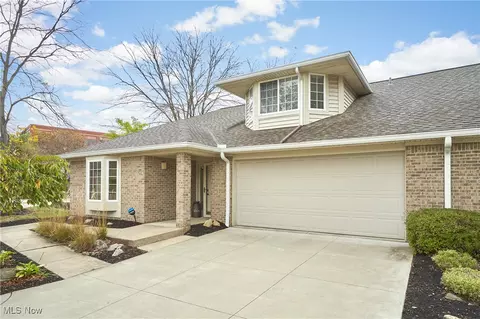 108 Furnace Run Dr, Akron, OH 44307
