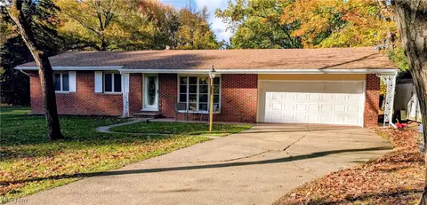 7669 Locust Cir, Sagamore Hills, OH 44067