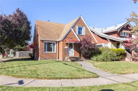 6168 Manchester Rd, Parma, OH 44129