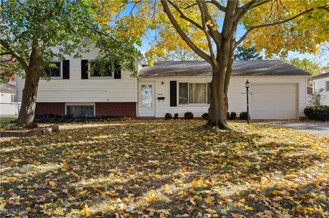 4409 Forest Hill Dr, Lorain, OH 44052