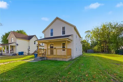 207 W 13th St, Lorain, OH 44052