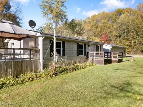 5666 Circlevale St SE, East Canton, OH 44730