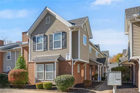 3398 Lenox Village Dr #236, Fairlawn, OH 44333