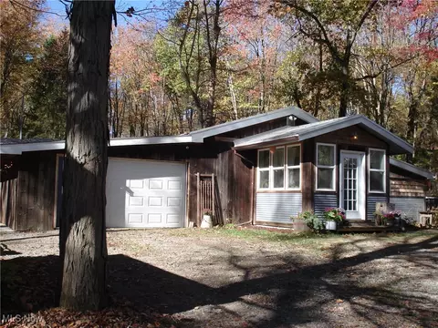 627 State Line Rd, Pierpont, OH 44082