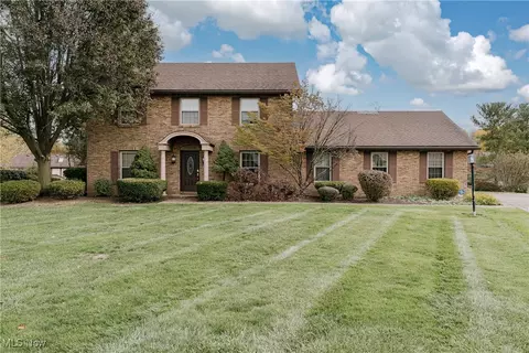 7942 Loriwood Cir NW, Massillon, OH 44646