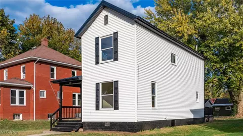 736 Homewood Ave, Zanesville, OH 43701