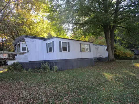 1626 E Apt 165 E 51st St, Ashtabula, OH 44004