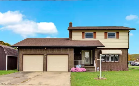 7227 Maple St NW, Malvern, OH 44644