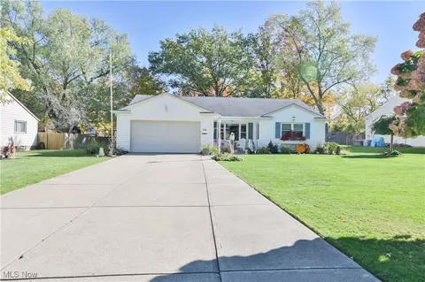721 Cheriton Dr, Highland Heights, OH 44143