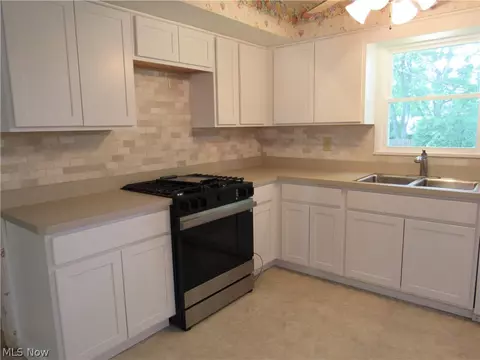 Kitchen - 4805 Maple Hill Dr, Seven Hills, OH 44131 photo 2 of 4