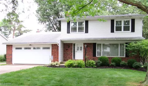 4805 Maple Hill Dr, Seven Hills, OH 44131