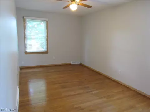 Bedroom - 4805 Maple Hill Dr, Seven Hills, OH 44131 photo 5 of 5