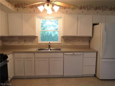 Kitchen - 4805 Maple Hill Dr, Seven Hills, OH 44131 photo 3 of 4