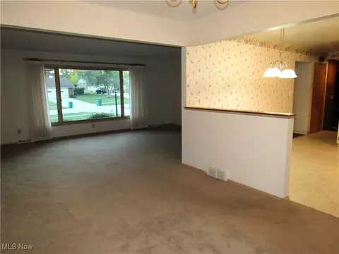 Living - 4805 Maple Hill Dr, Seven Hills, OH 44131 photo 2 of 8