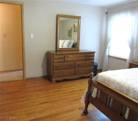 Bedroom - 4805 Maple Hill Dr, Seven Hills, OH 44131 photo 3 of 5