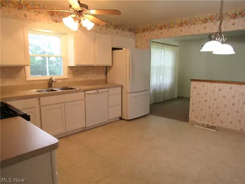 Kitchen - 4805 Maple Hill Dr, Seven Hills, OH 44131 photo 1 of 4