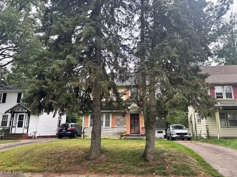 2116 Reyburn Rd, Cleveland, OH 44112
