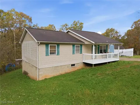 127 Pineview Dr, Marietta, OH 45750