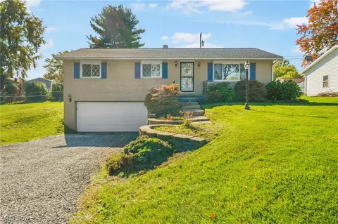 3149 Sheila St NW, Massillon, OH 44646