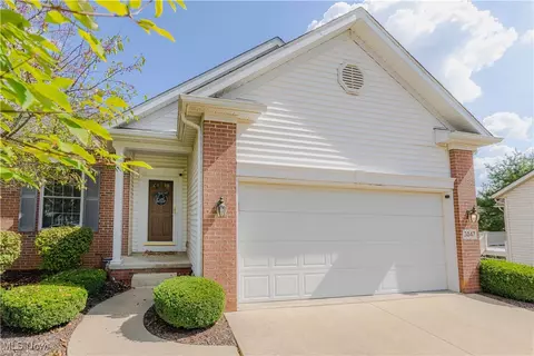 3047 Chalford Cir NW, North Canton, OH 44720