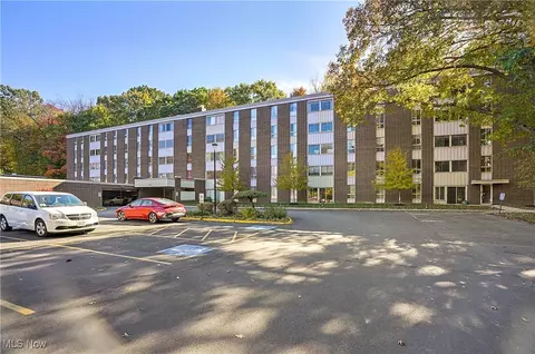 3068 Kent Rd #506, Stow, OH 44224