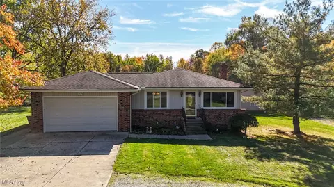 1178 Twinsburg Rd E, Macedonia, OH 44056