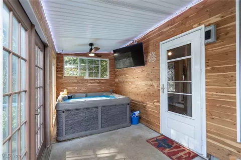 Exterior - 5877 Ford Rd, Elyria, OH 44035 photo 5 of 13