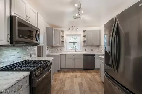 Kitchen - 5877 Ford Rd, Elyria, OH 44035 photo 2 of 3