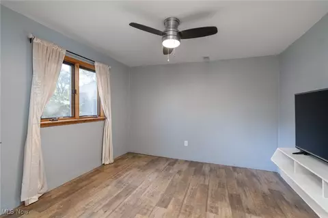 Bedroom - 5877 Ford Rd, Elyria, OH 44035 photo 2 of 5