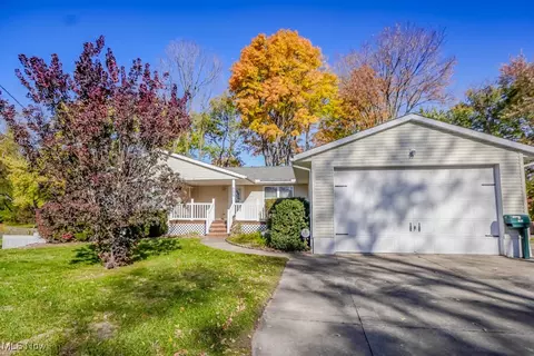 505 Rose Lane St SE, North Canton, OH 44720