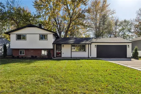 28625 Elder Dr, North Olmsted, OH 44070
