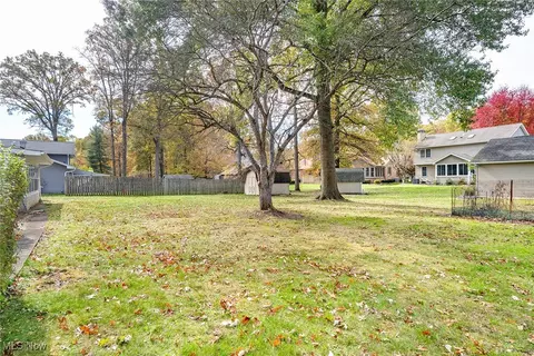 Exterior - 7692 W Parkside Dr, Boardman, OH 44512 photo 11 of 12