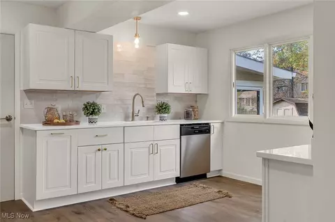 Kitchen - 7692 W Parkside Dr, Boardman, OH 44512 photo 5 of 6