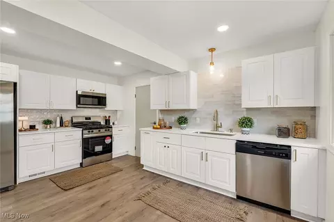 Kitchen - 7692 W Parkside Dr, Boardman, OH 44512 photo 6 of 6