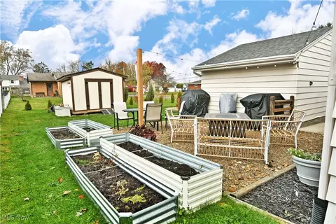 Exterior - 940 Edenridge Dr, Boardman, OH 44512 photo 3 of 4