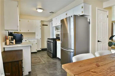 Kitchen - 940 Edenridge Dr, Boardman, OH 44512 photo 1 of 6