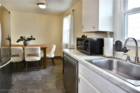 Kitchen - 940 Edenridge Dr, Boardman, OH 44512 photo 5 of 6