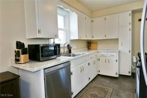 Kitchen - 940 Edenridge Dr, Boardman, OH 44512 photo 2 of 6