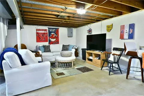 Living - 940 Edenridge Dr, Boardman, OH 44512 photo 5 of 5