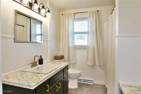 Bath - 940 Edenridge Dr, Boardman, OH 44512 photo 3 of 4