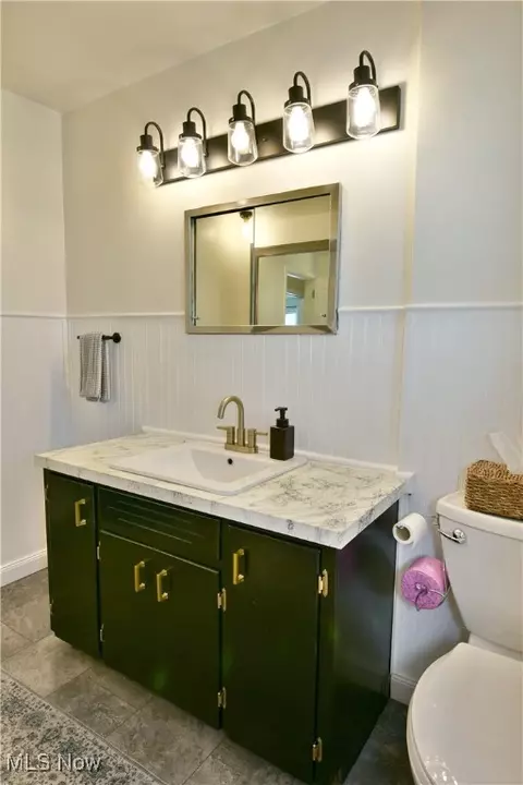 Bath - 940 Edenridge Dr, Boardman, OH 44512 photo 1 of 4