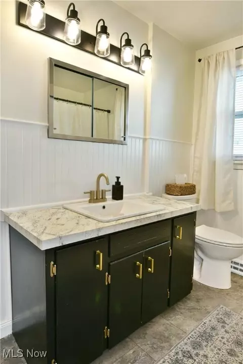 Bath - 940 Edenridge Dr, Boardman, OH 44512 photo 2 of 4
