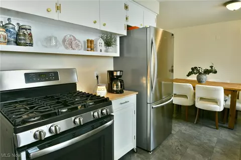 Kitchen - 940 Edenridge Dr, Boardman, OH 44512 photo 6 of 6