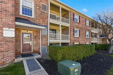 5824 Tiffany Ct, Lyndhurst, OH 44124